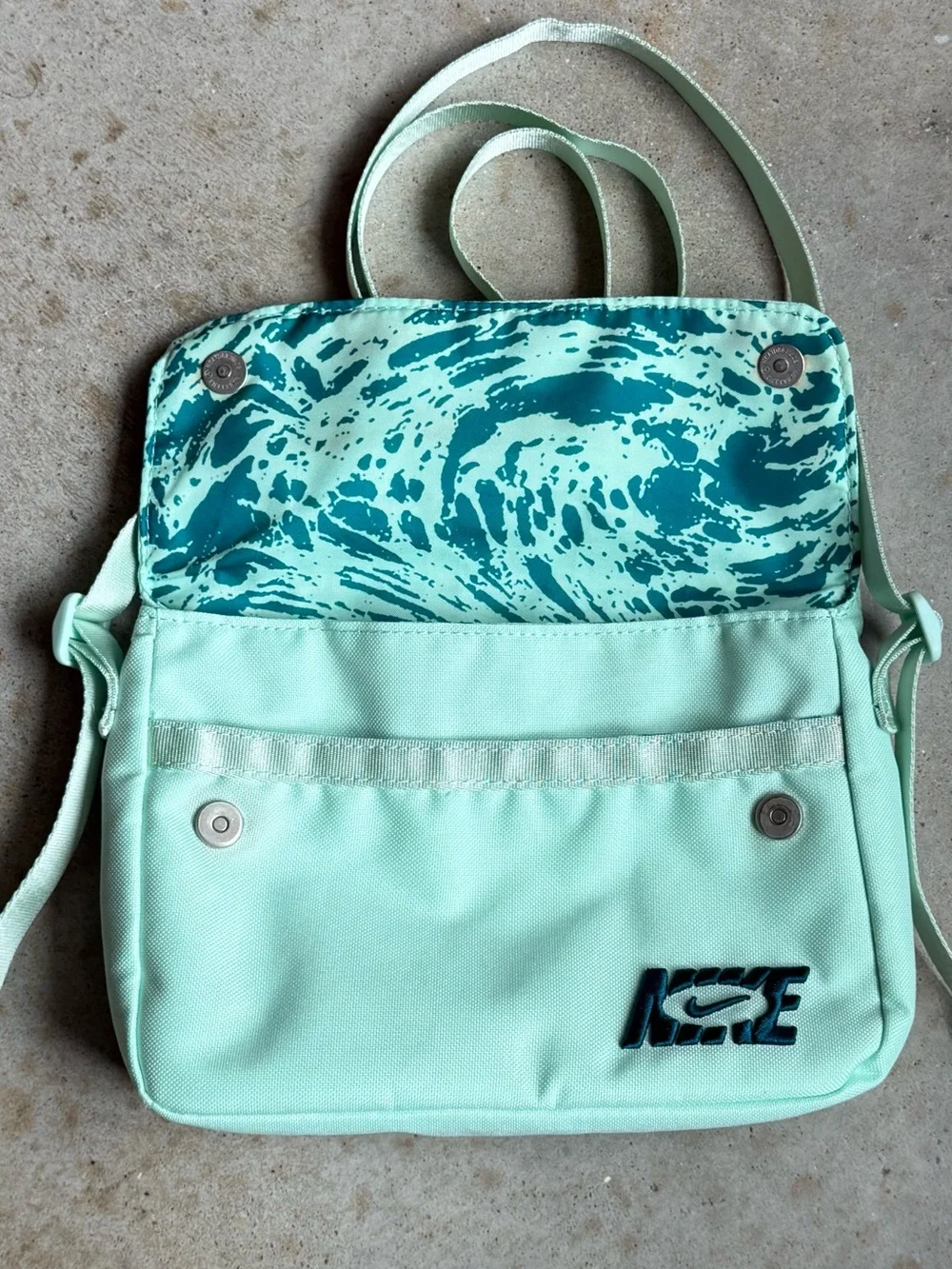 NIKE Mint Green Crossbody Sporty Bag Adjustable Nylon Strap Mid Size